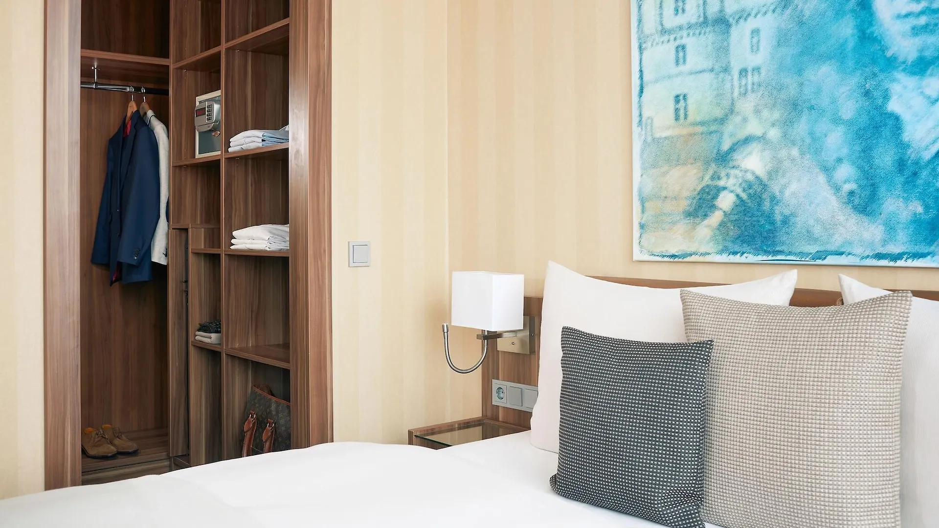 Living Hotel Duesseldorf  Дюссельдорф