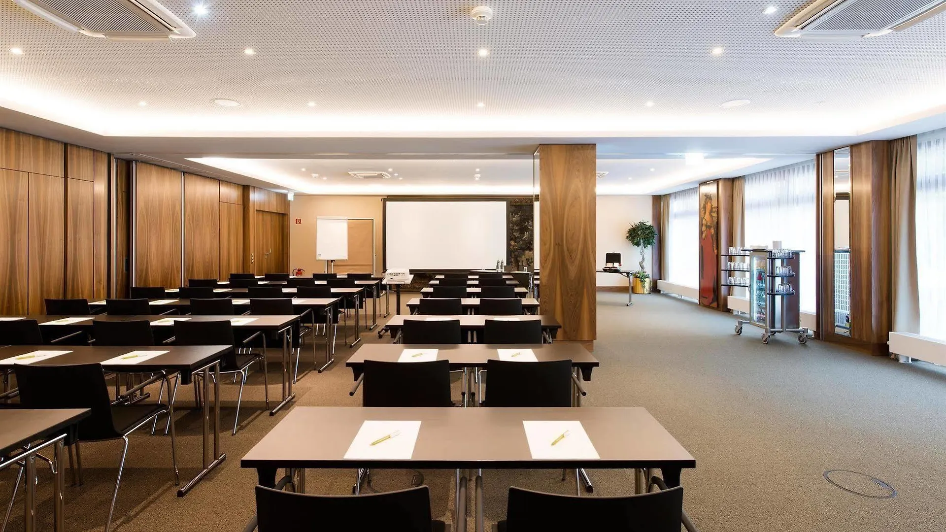 Living Hotel Duesseldorf 4*, Дюссельдорф