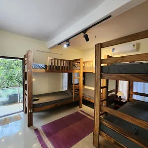Cliff & Coral Hostel Varkala
