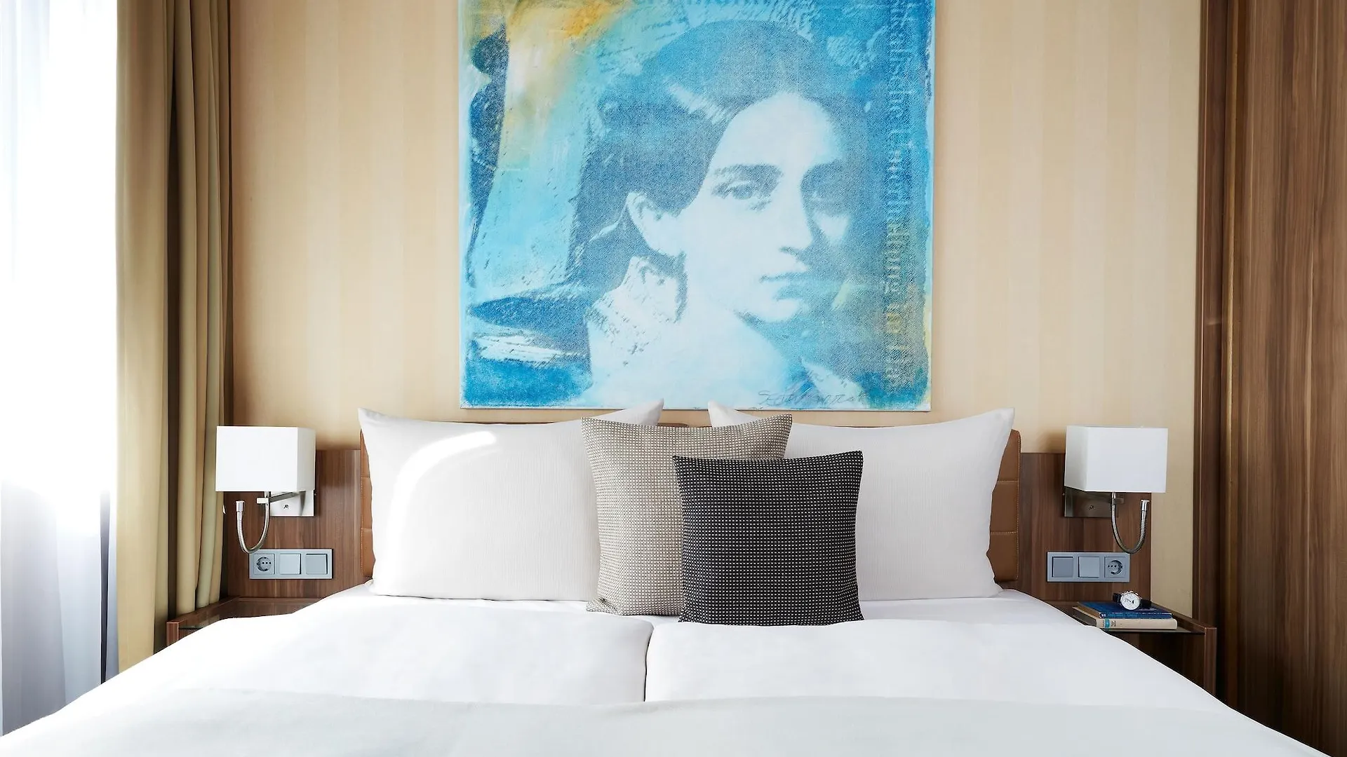 Living Hotel Duesseldorf 4*, Dusseldorf
